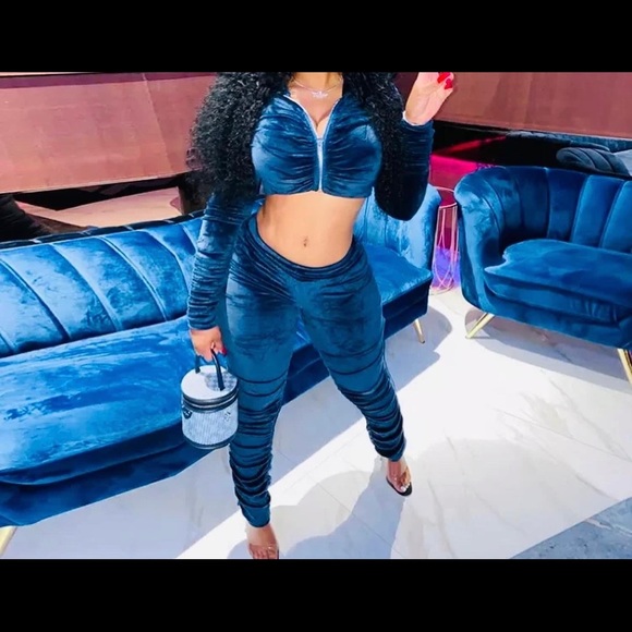 STACKED VELOUR SET - Picture 2 of 10